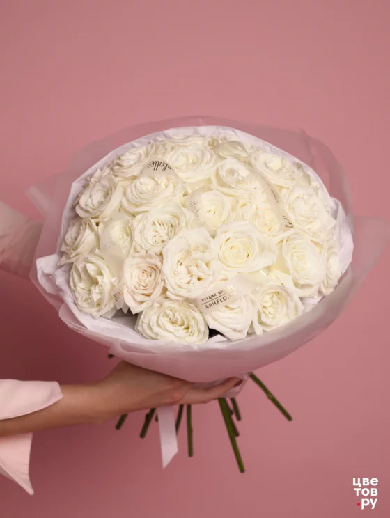Белоснежный букет из 25 роз